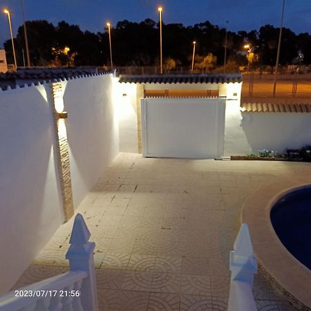Vila Acogedora Casa Con Piscina Torrevieja Exteriér fotografie