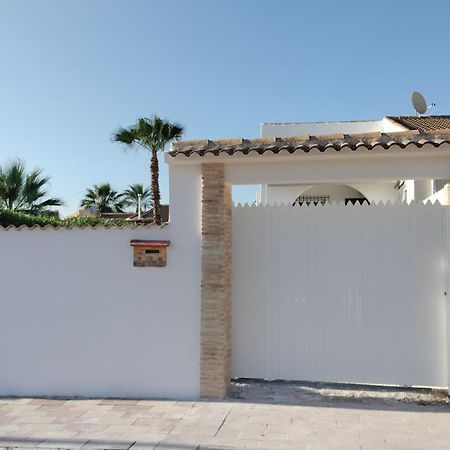 Vila Acogedora Casa Con Piscina Torrevieja Exteriér fotografie