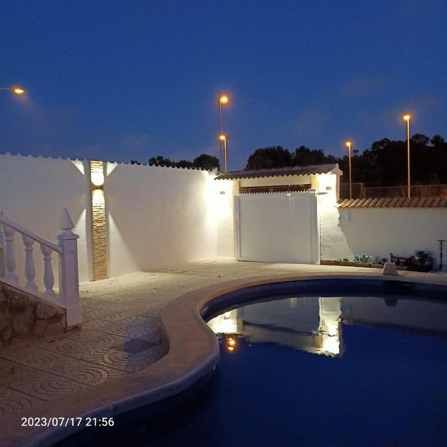 Vila Acogedora Casa Con Piscina Torrevieja Exteriér fotografie