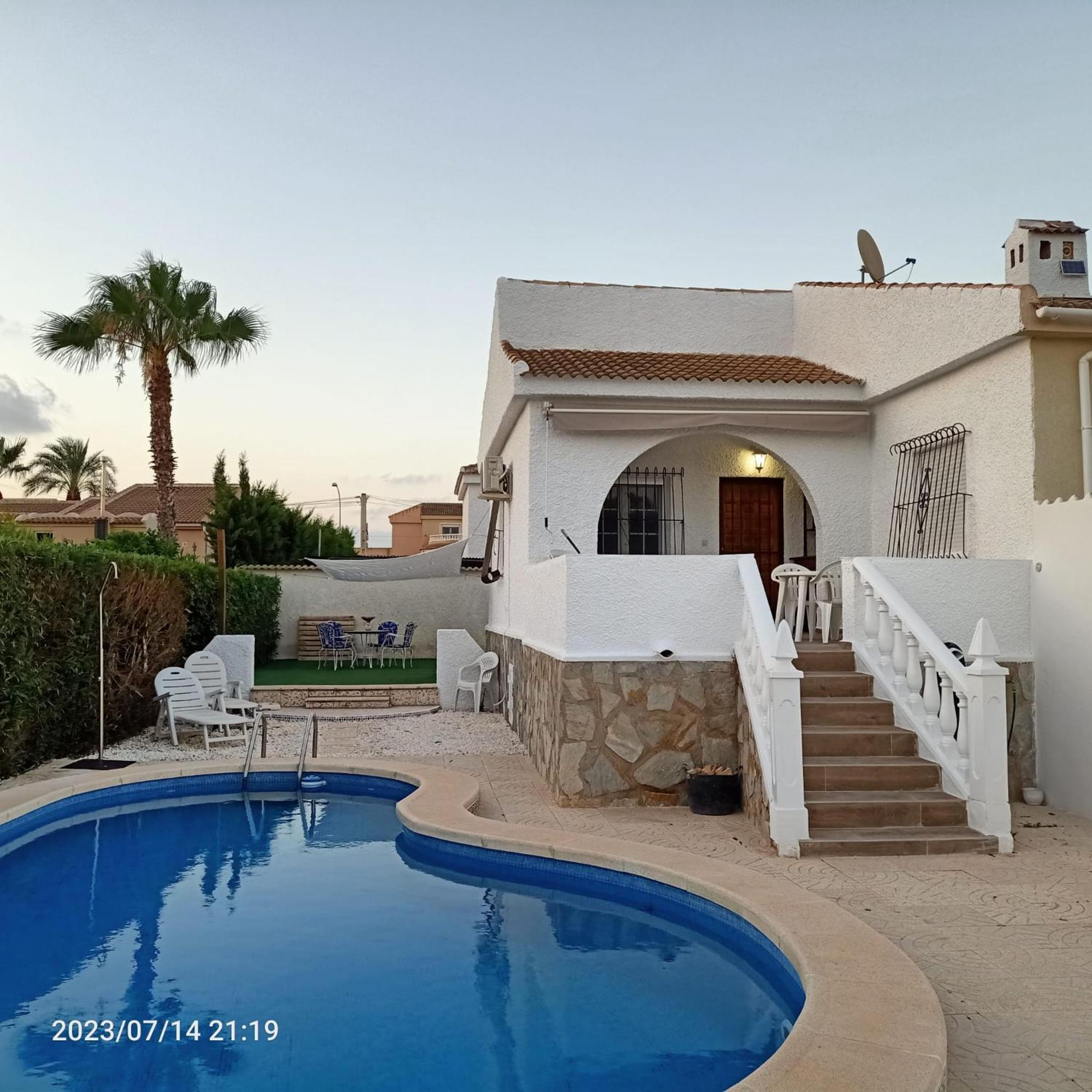 Vila Acogedora Casa Con Piscina Torrevieja Exteriér fotografie